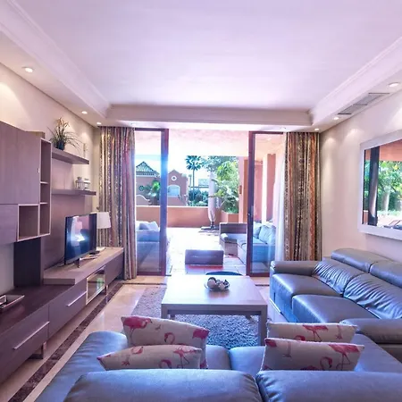 La Alzambra, Puerto Banus Apartment *